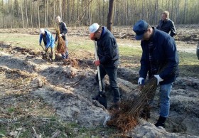 Белорусские таможенники приняли участие в республиканском субботнике и акции «Неделя леса» Белорусские таможенники приняли участие в республиканском субботнике и акции «Неделя леса»