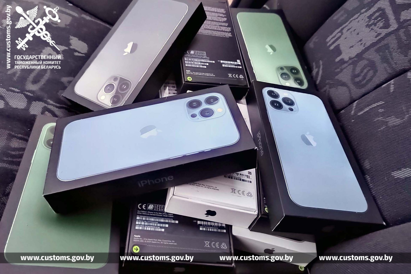 17 мобильных телефонов Iphone водитель Mercedes спрятал в конструктивных  полостях своего авто, чтобы незаконно ввезти в Беларусь